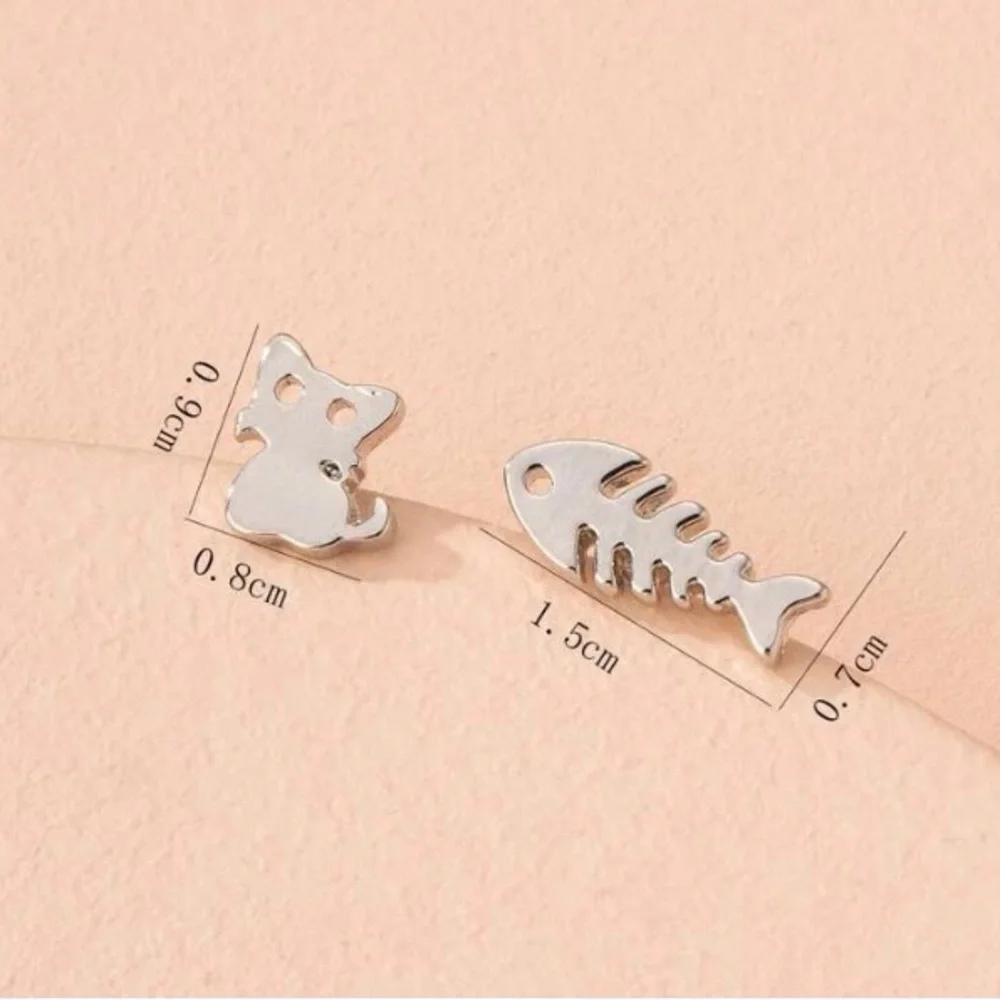 🦴🐱Cat & Fish Bone  Earrings NWT - Picture 3 of 10